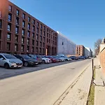 W Krakowie Blisko Dworca Wstwosza *