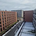 W Krakowie Blisko Dworca Wstwosza Apartment *